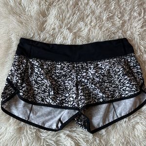 Lululemon Speed Up shorts with rare white and black marble pattern 8